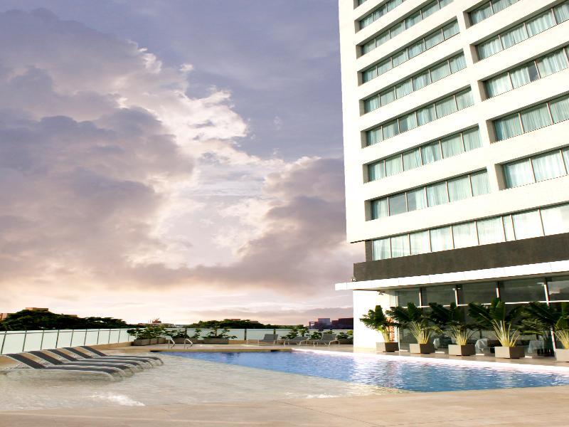 Estelar Alto Prado Barranquilla  Exterior foto The pool at the hotel